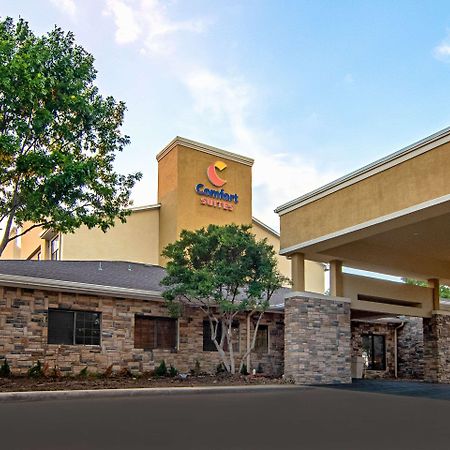 Comfort Suites Nw Dallas Near Love Field Bagian luar foto