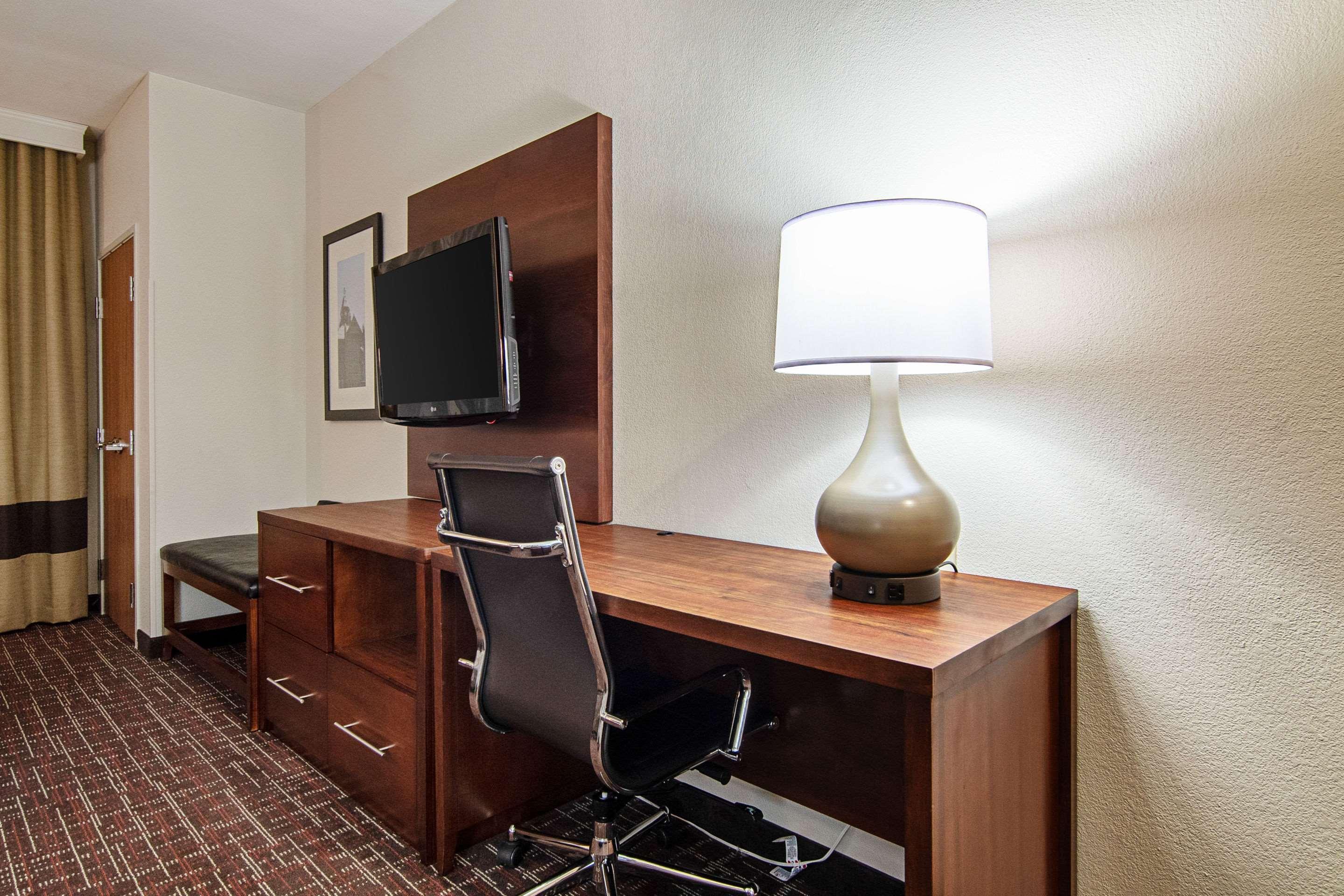 Comfort Suites Nw Dallas Near Love Field Bagian luar foto