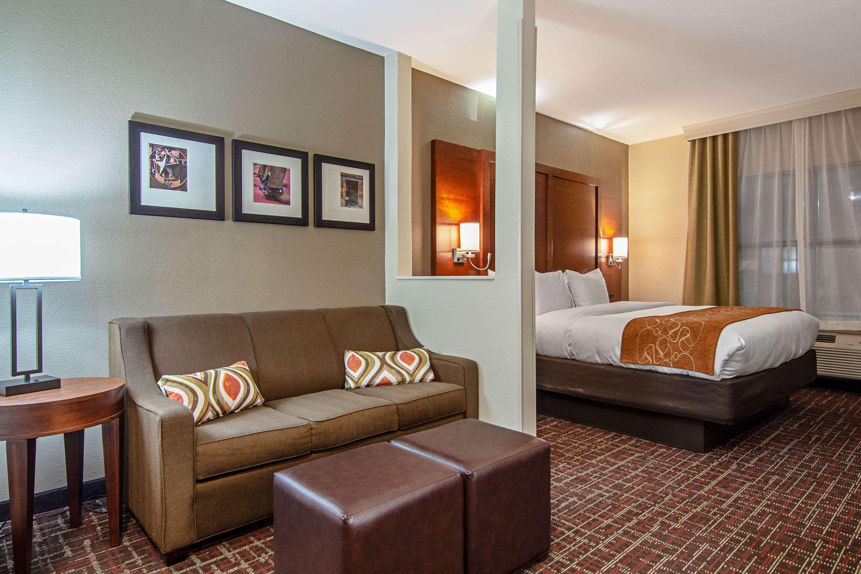 Comfort Suites Nw Dallas Near Love Field Bagian luar foto