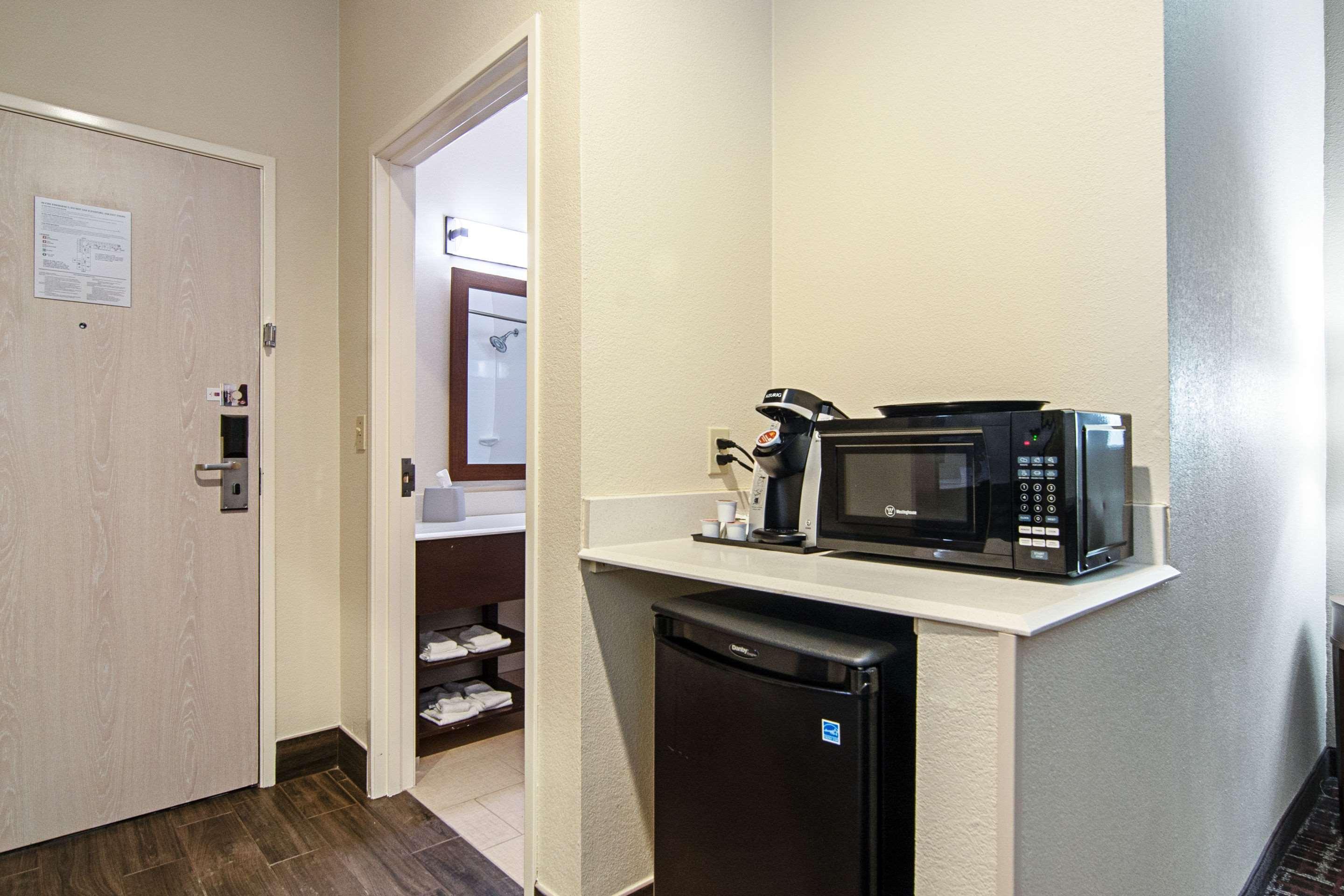 Comfort Suites Nw Dallas Near Love Field Bagian luar foto