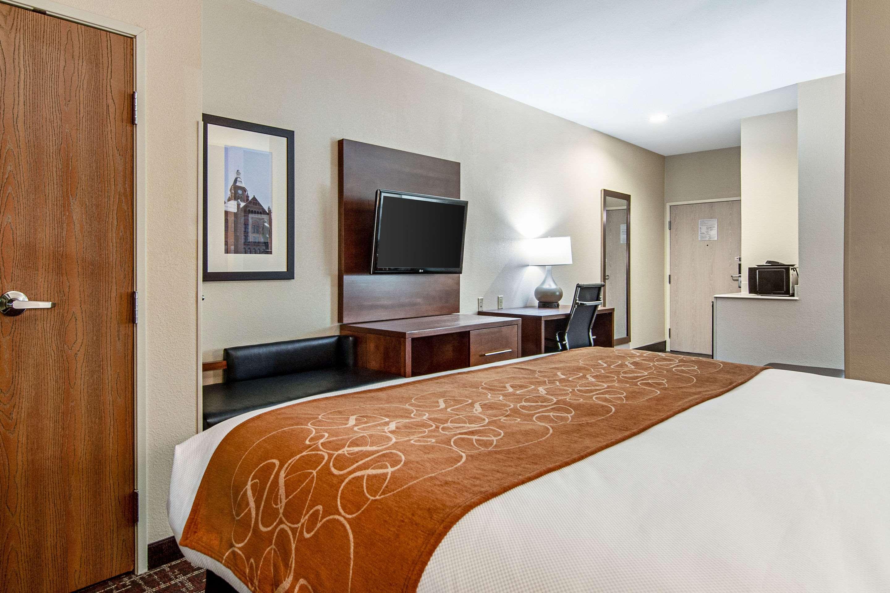 Comfort Suites Nw Dallas Near Love Field Bagian luar foto