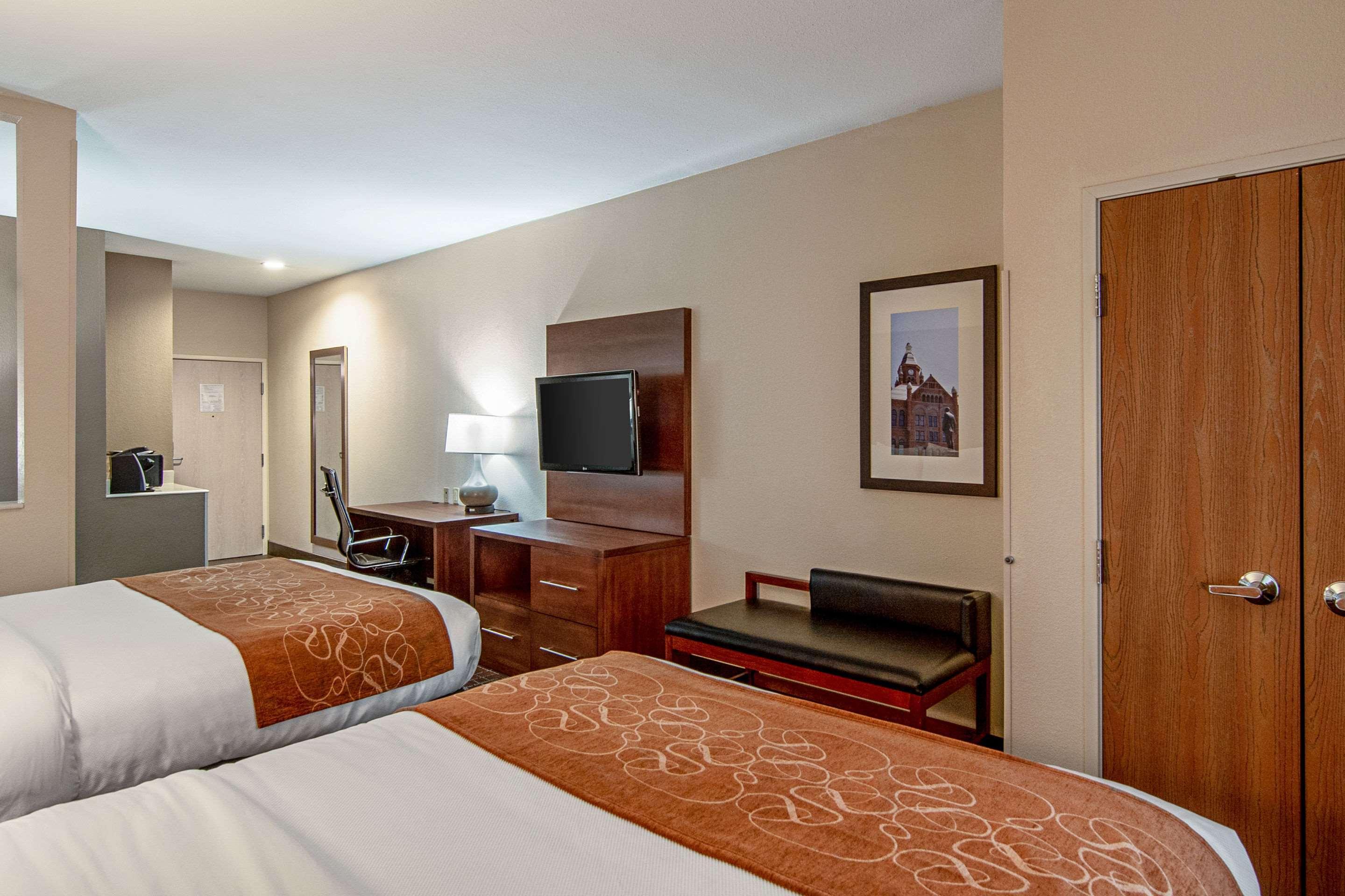 Comfort Suites Nw Dallas Near Love Field Bagian luar foto