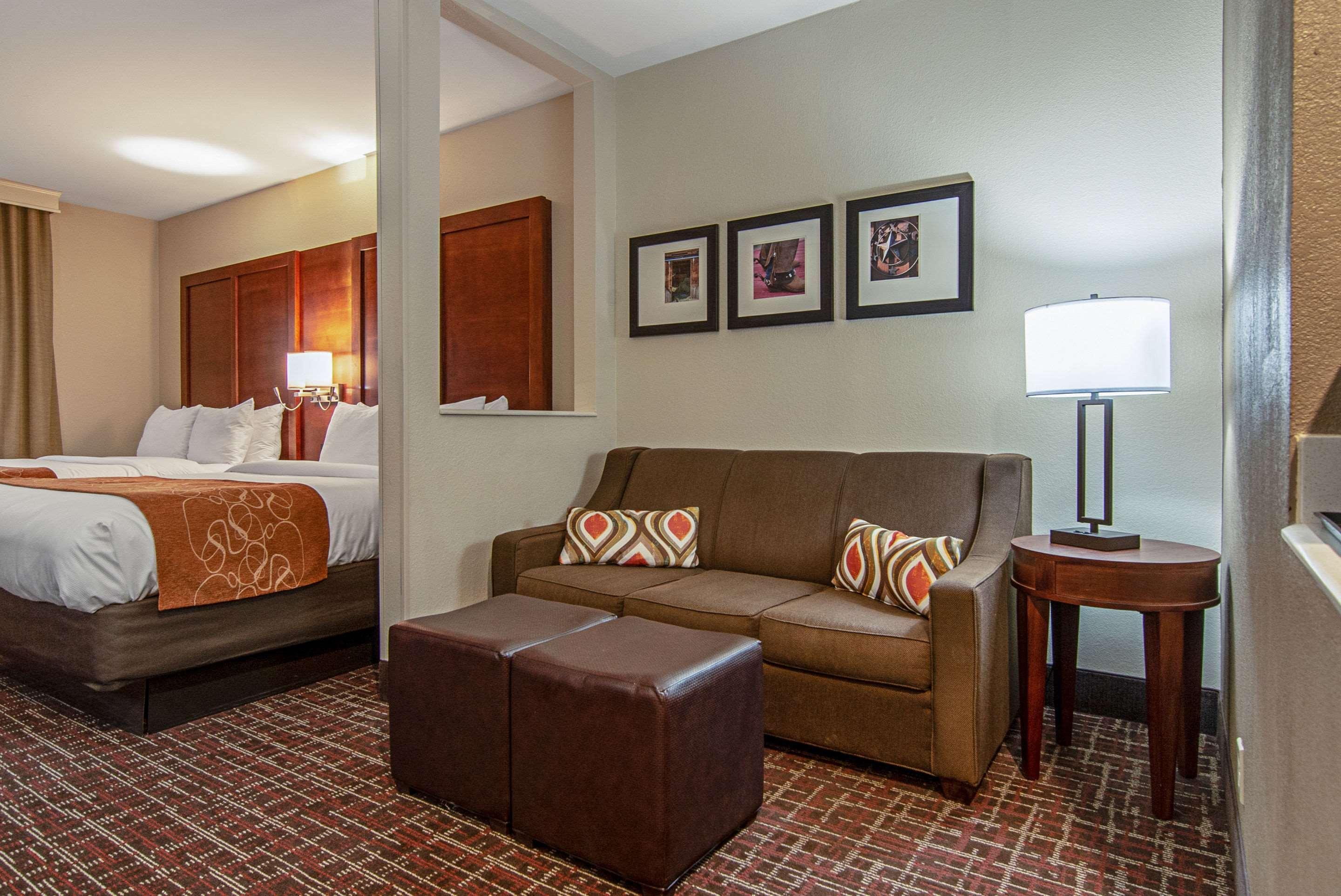 Comfort Suites Nw Dallas Near Love Field Bagian luar foto