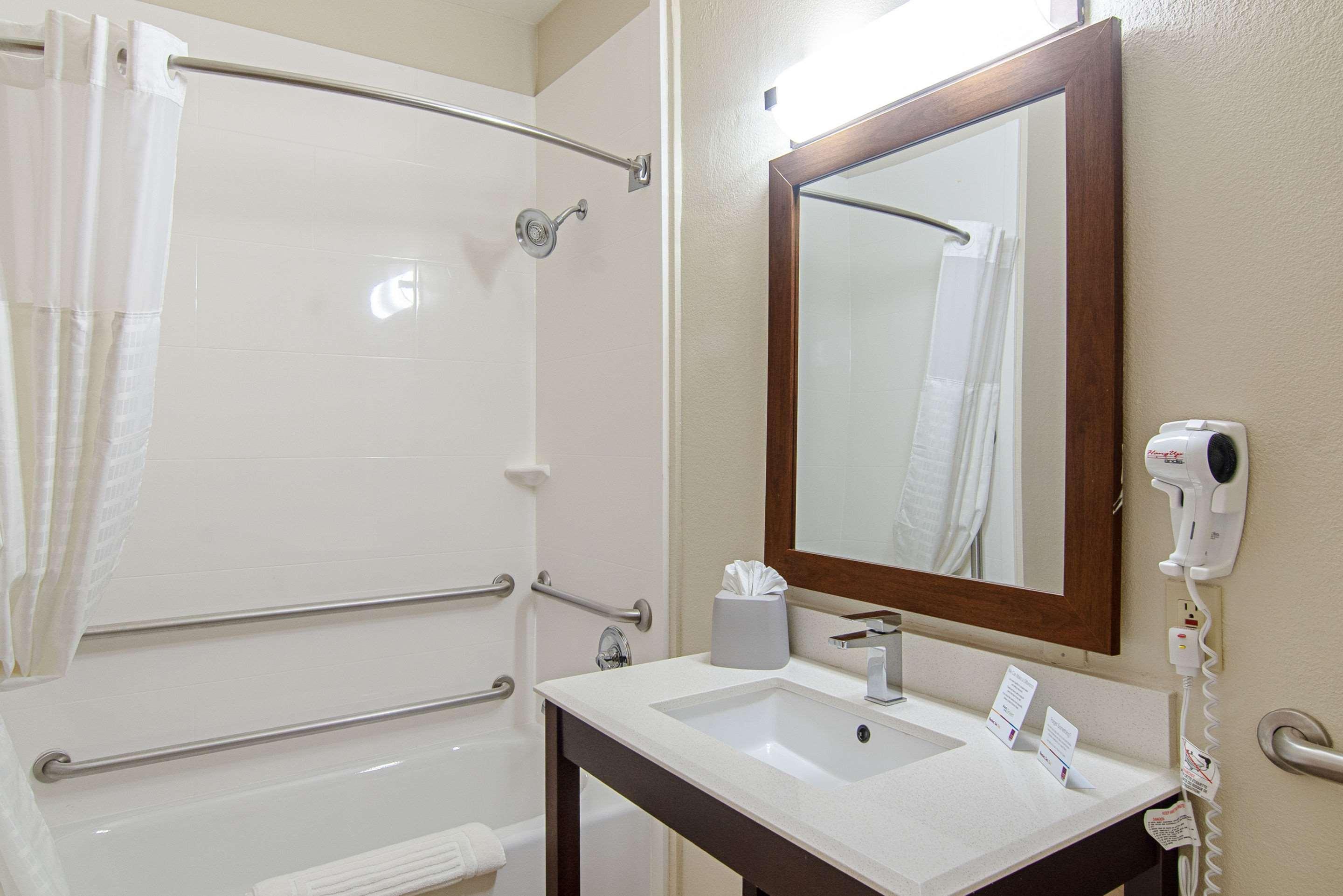 Comfort Suites Nw Dallas Near Love Field Bagian luar foto
