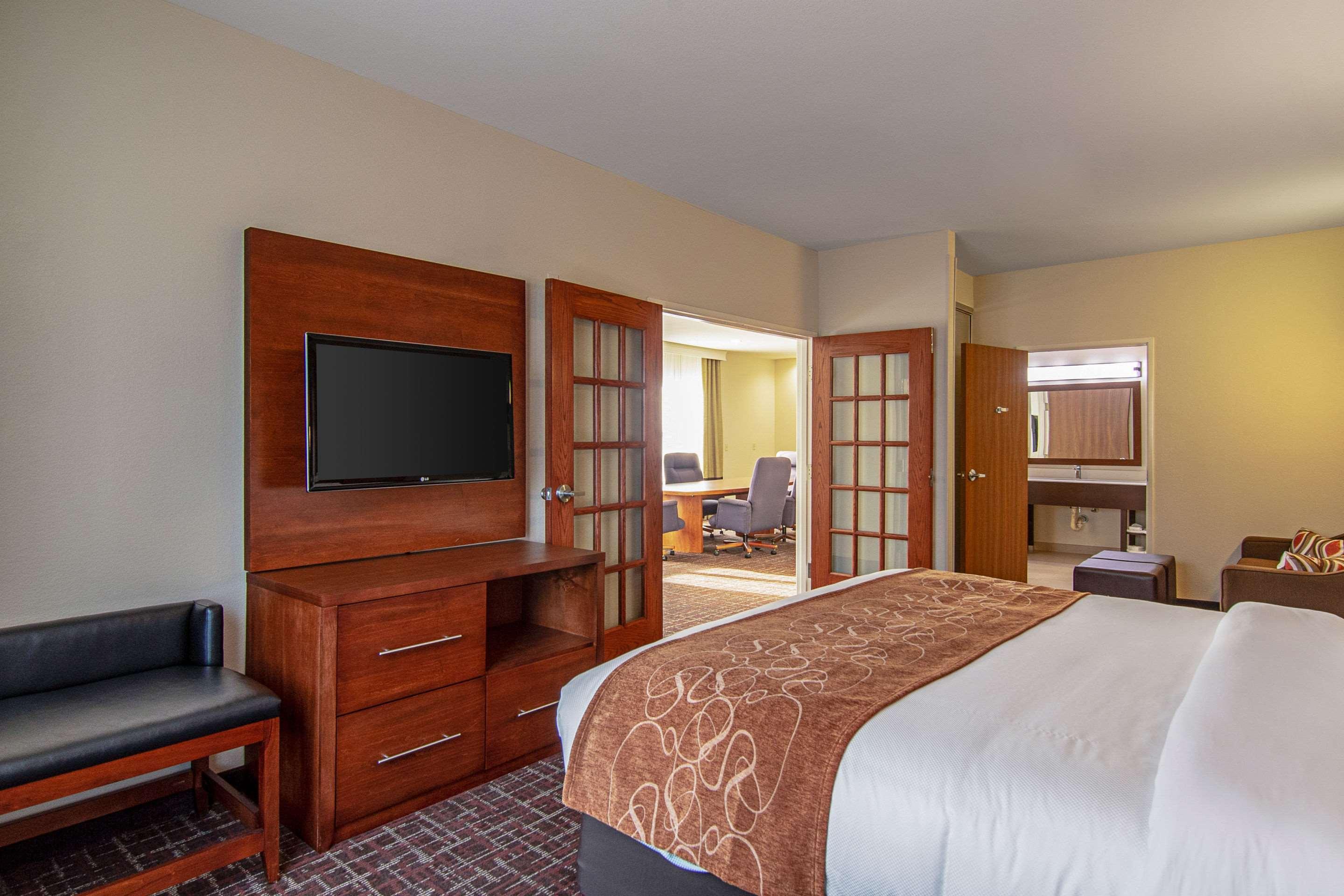 Comfort Suites Nw Dallas Near Love Field Bagian luar foto