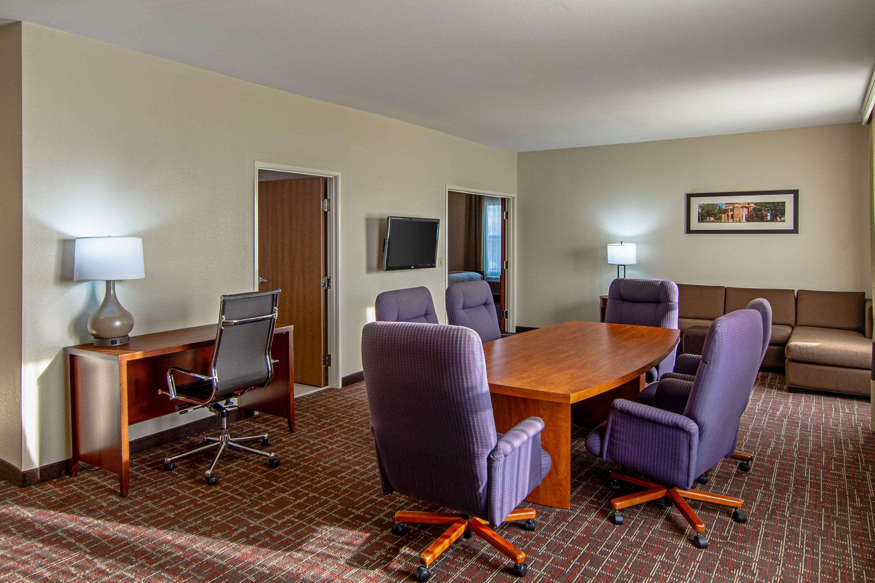 Comfort Suites Nw Dallas Near Love Field Bagian luar foto