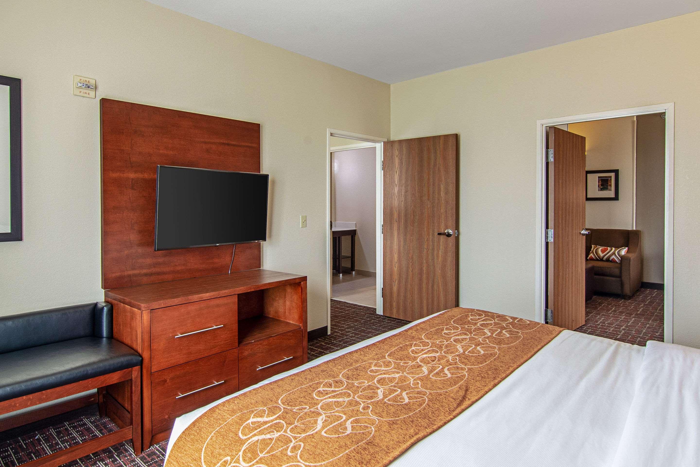 Comfort Suites Nw Dallas Near Love Field Bagian luar foto
