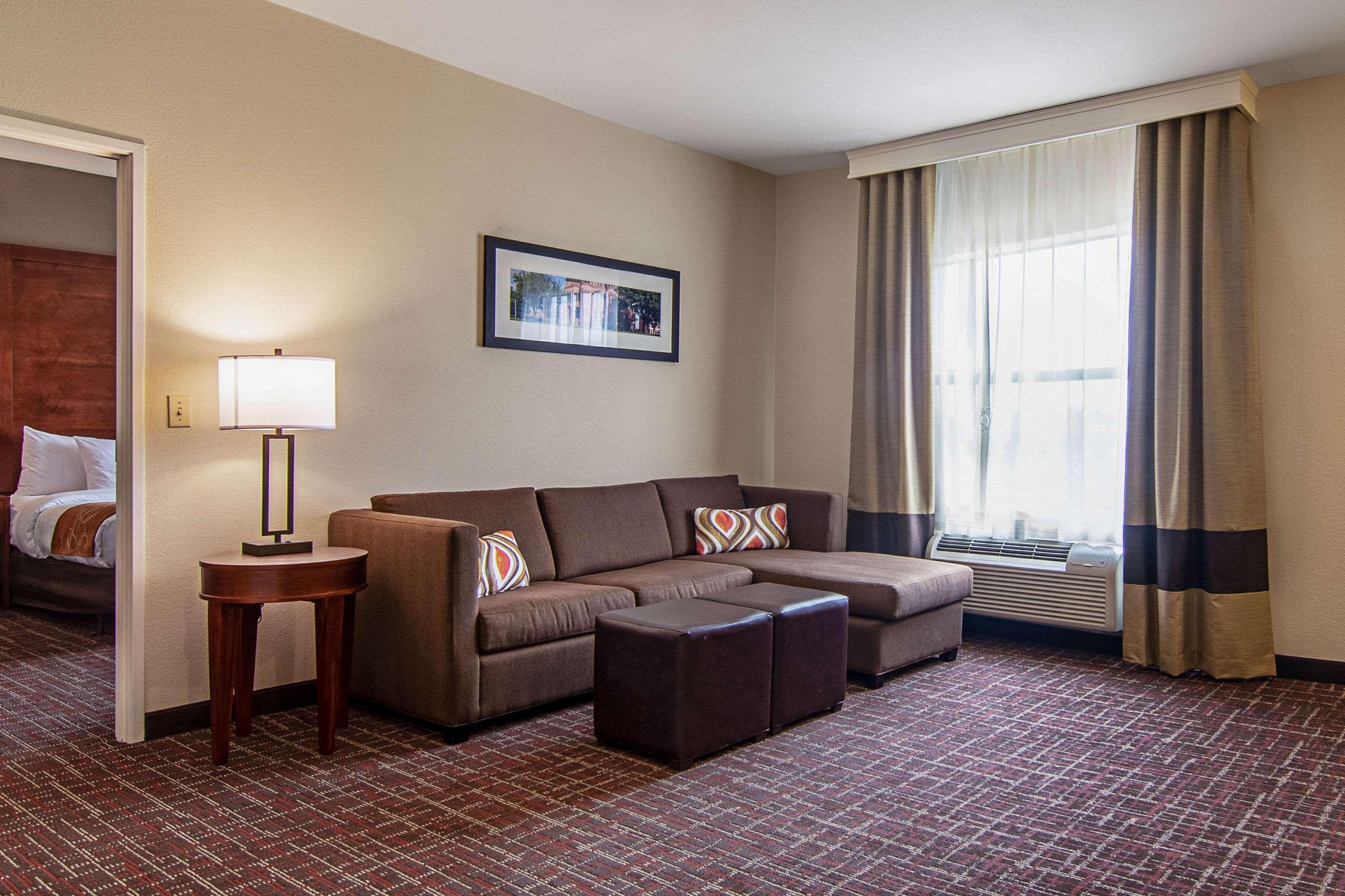 Comfort Suites Nw Dallas Near Love Field Bagian luar foto