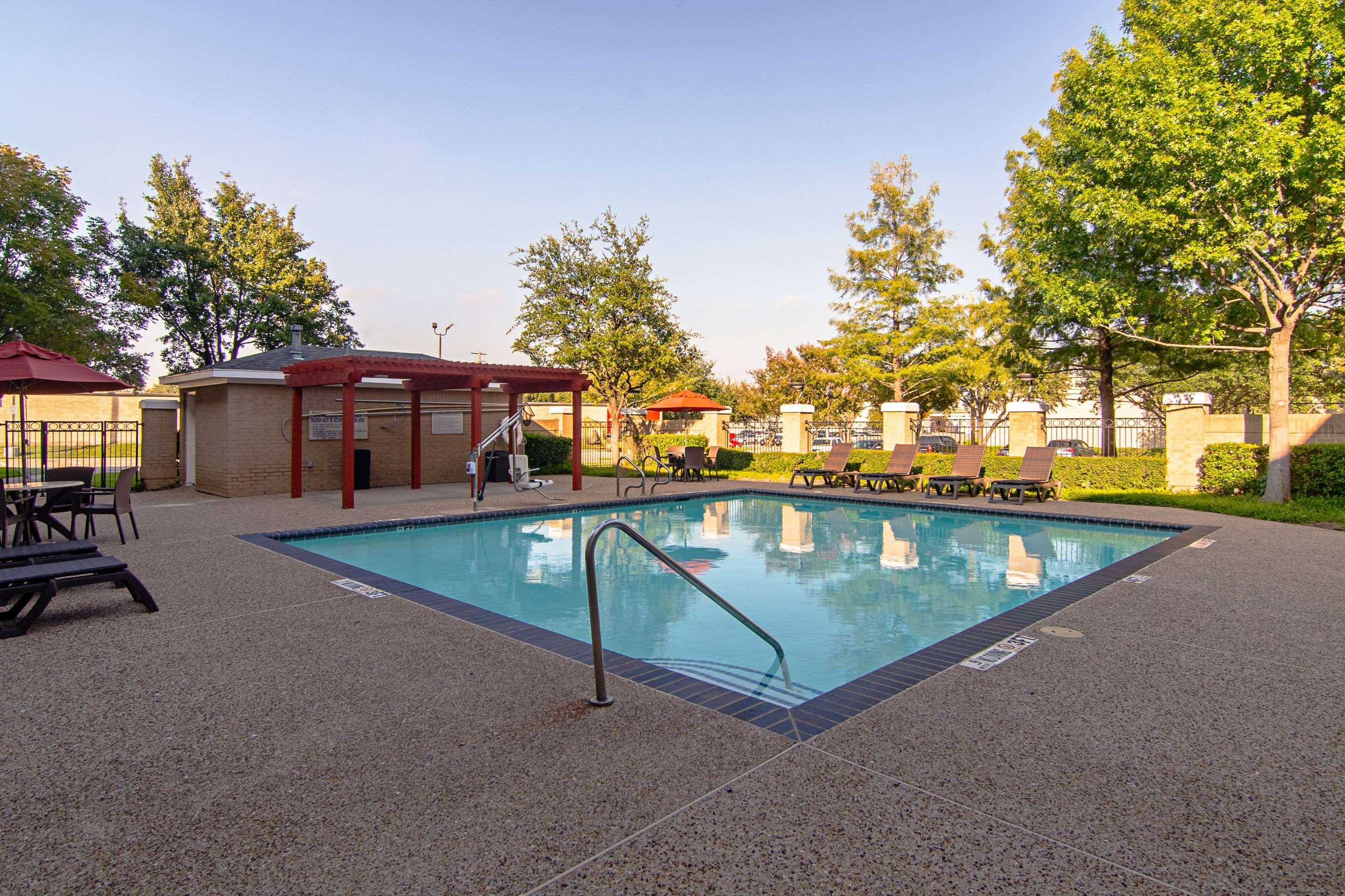 Comfort Suites Nw Dallas Near Love Field Bagian luar foto
