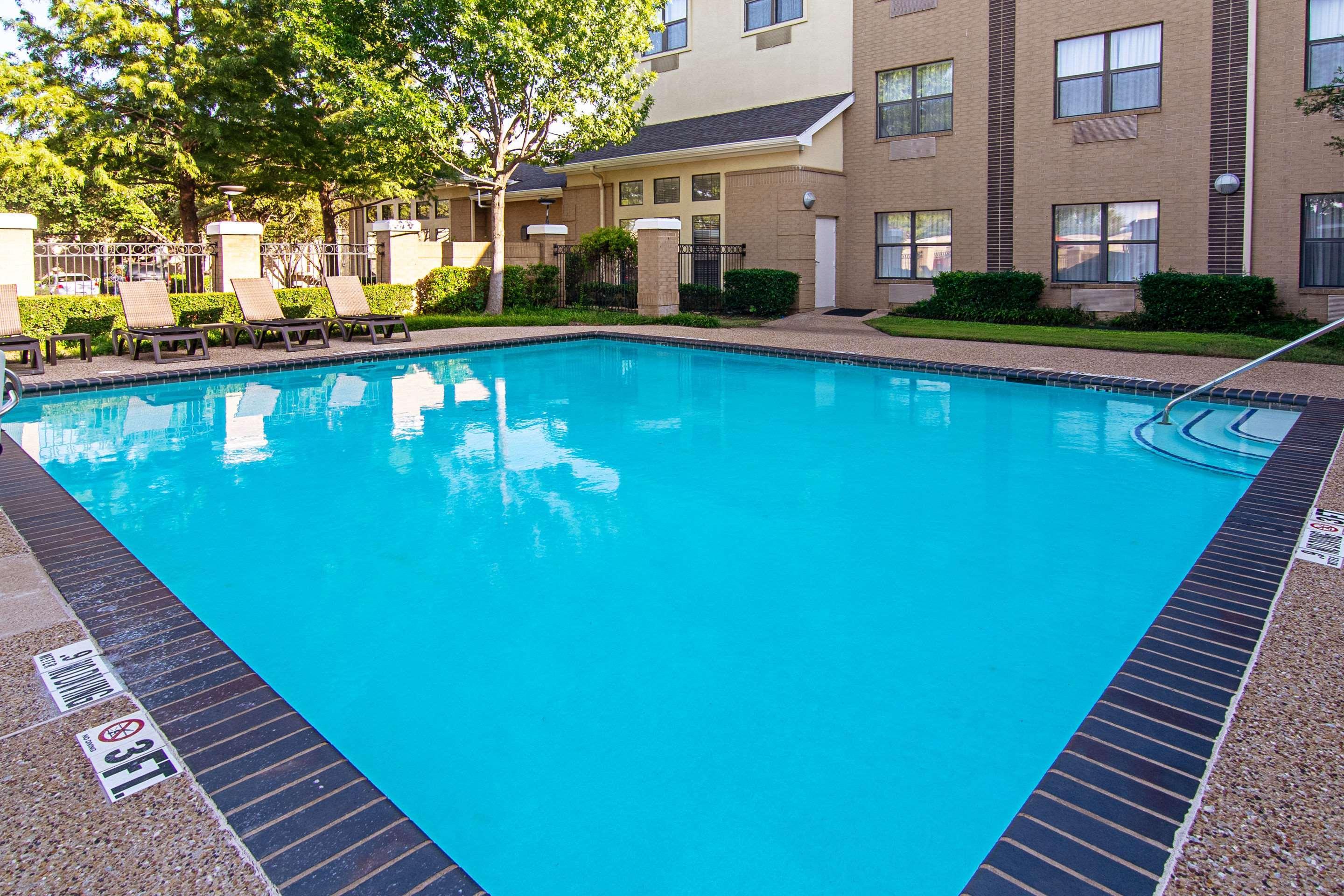 Comfort Suites Nw Dallas Near Love Field Bagian luar foto