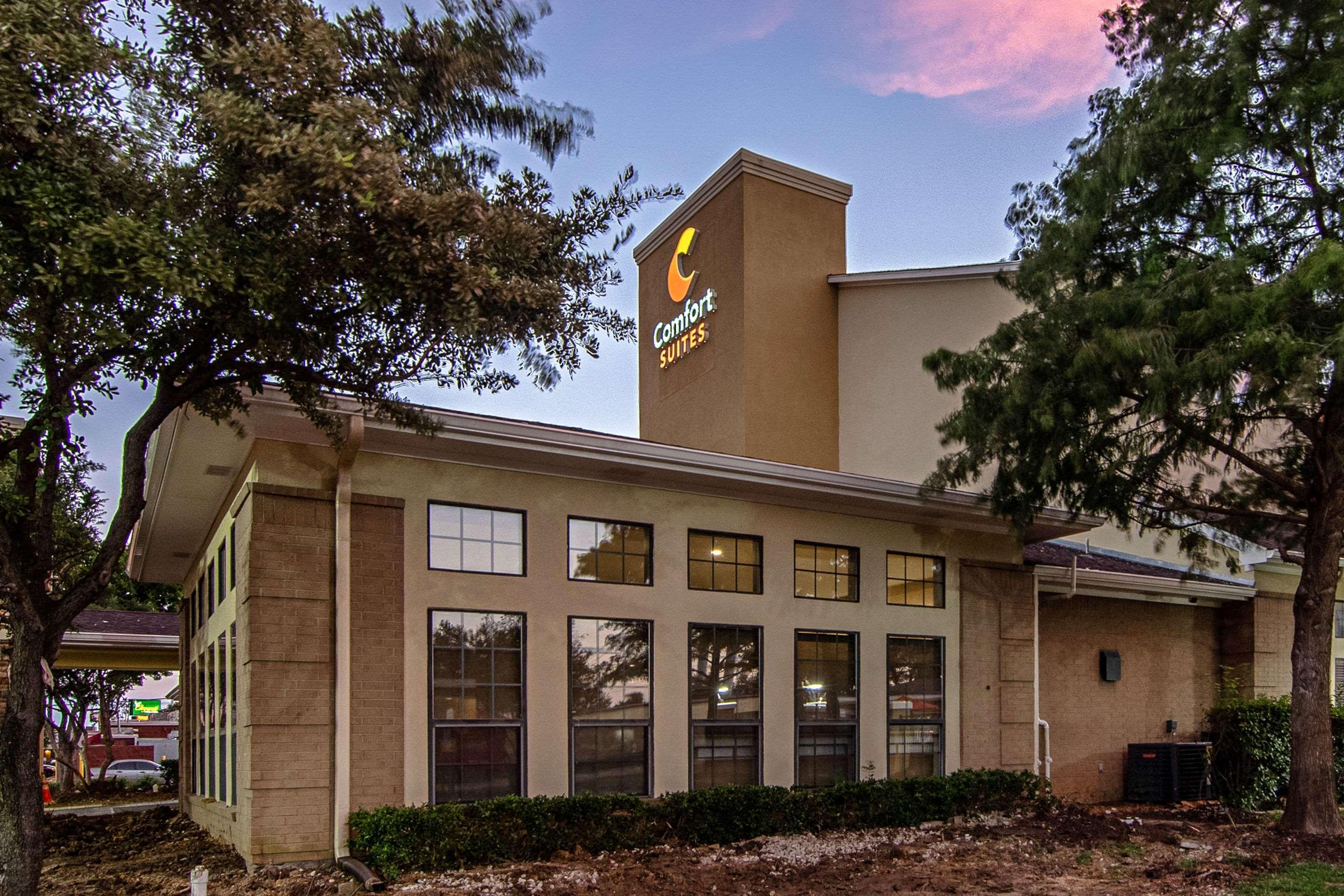 Comfort Suites Nw Dallas Near Love Field Bagian luar foto