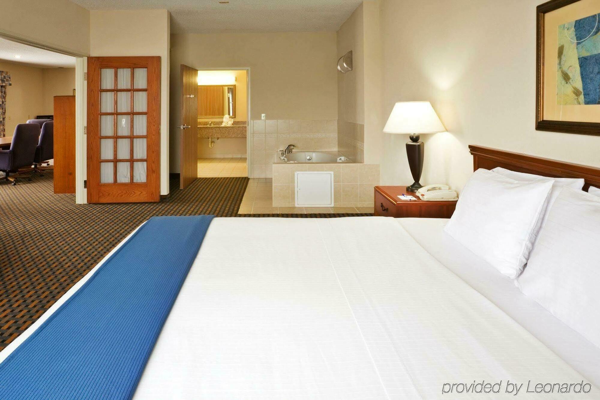 Comfort Suites Nw Dallas Near Love Field Bagian luar foto