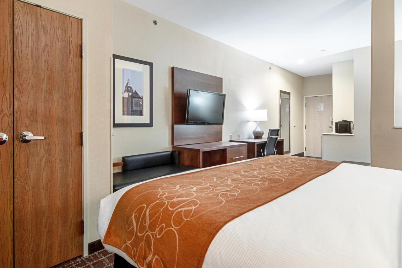 Comfort Suites Nw Dallas Near Love Field Bagian luar foto